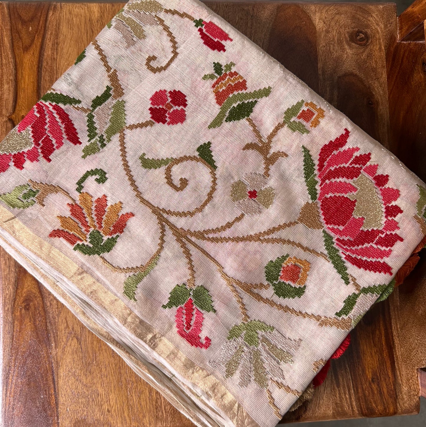 White Tissue Floral Skirt Border Embroidery Saree