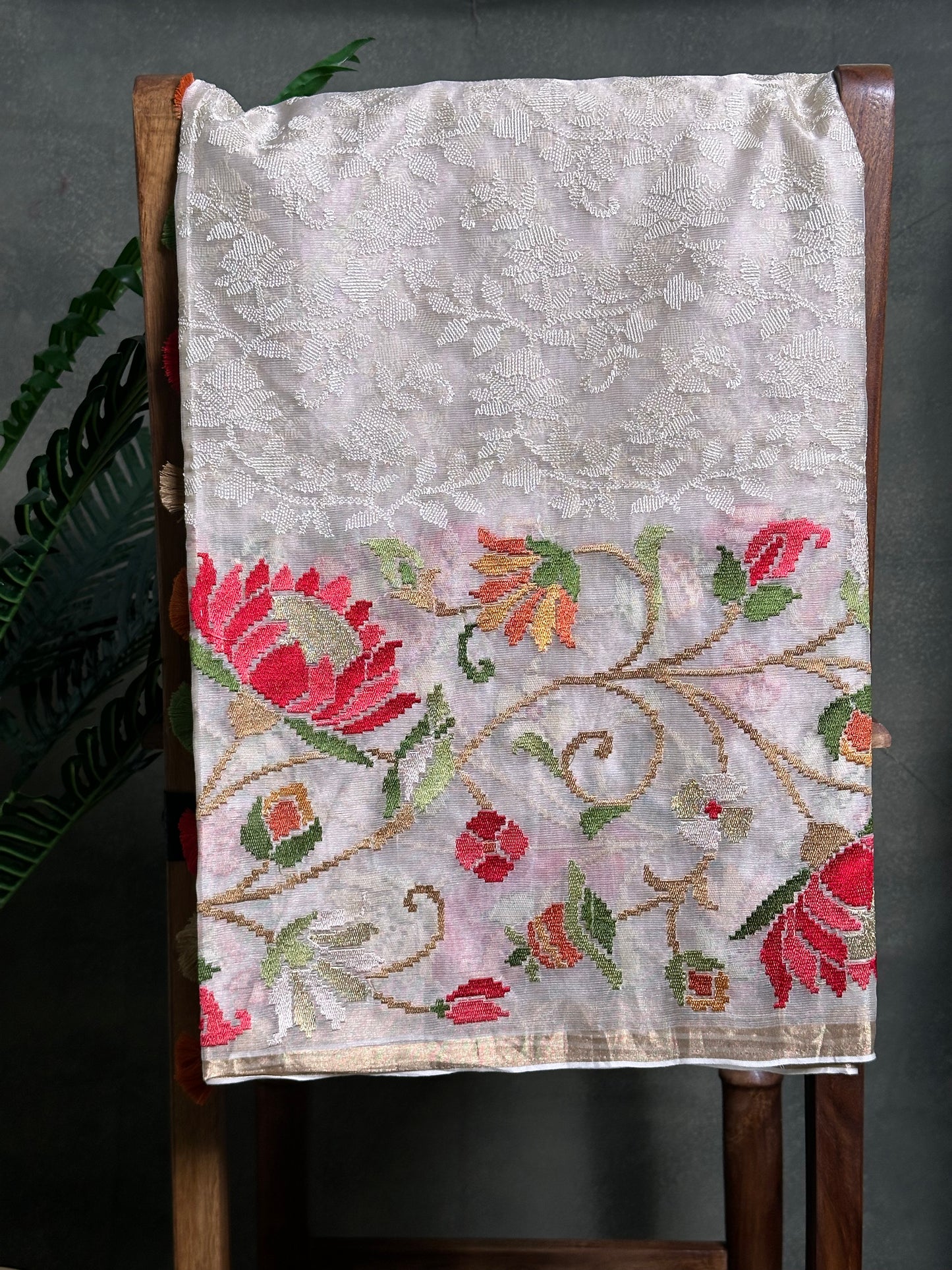 White Tissue Floral Skirt Border Embroidery Saree