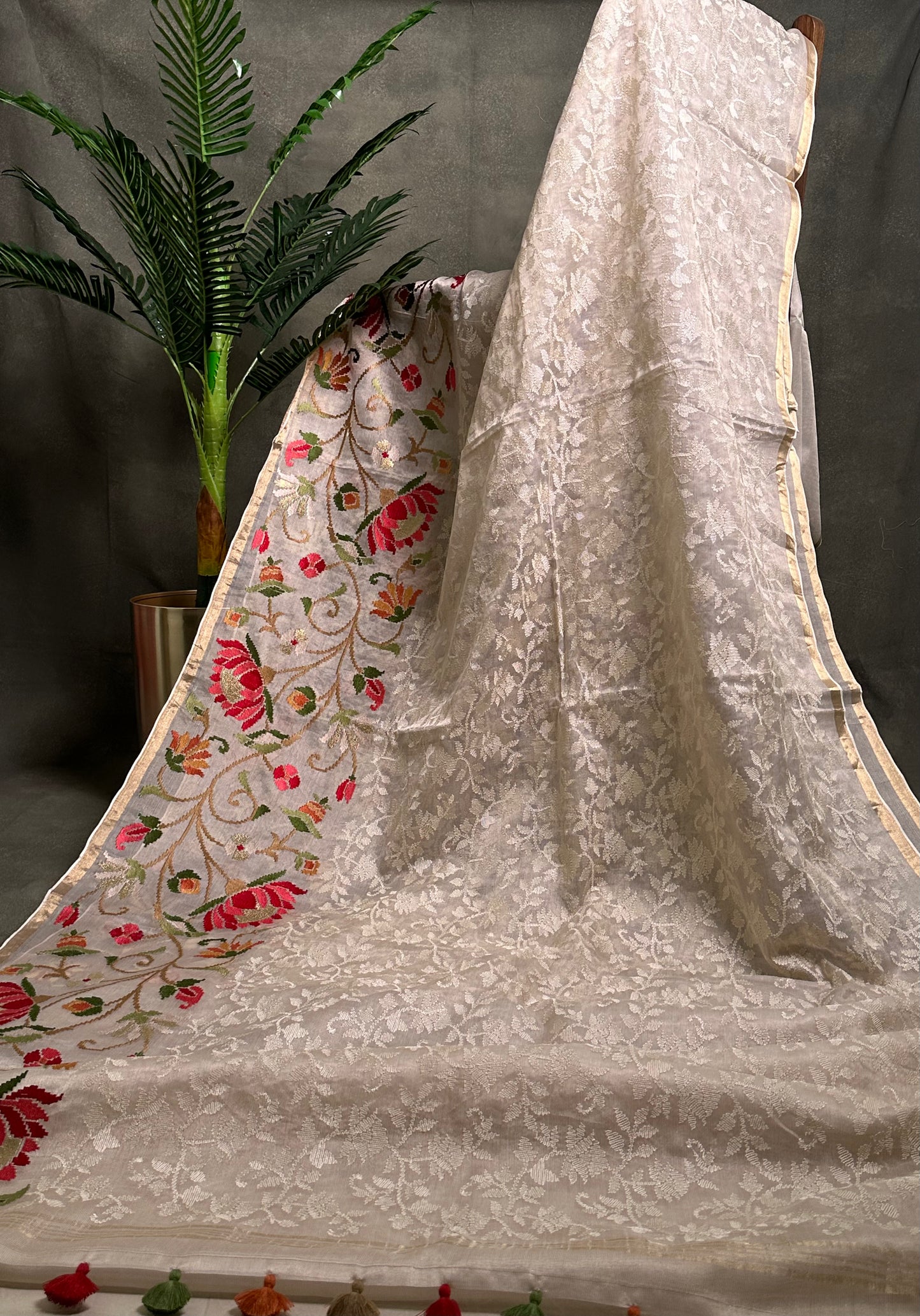 White Tissue Floral Skirt Border Embroidery Saree