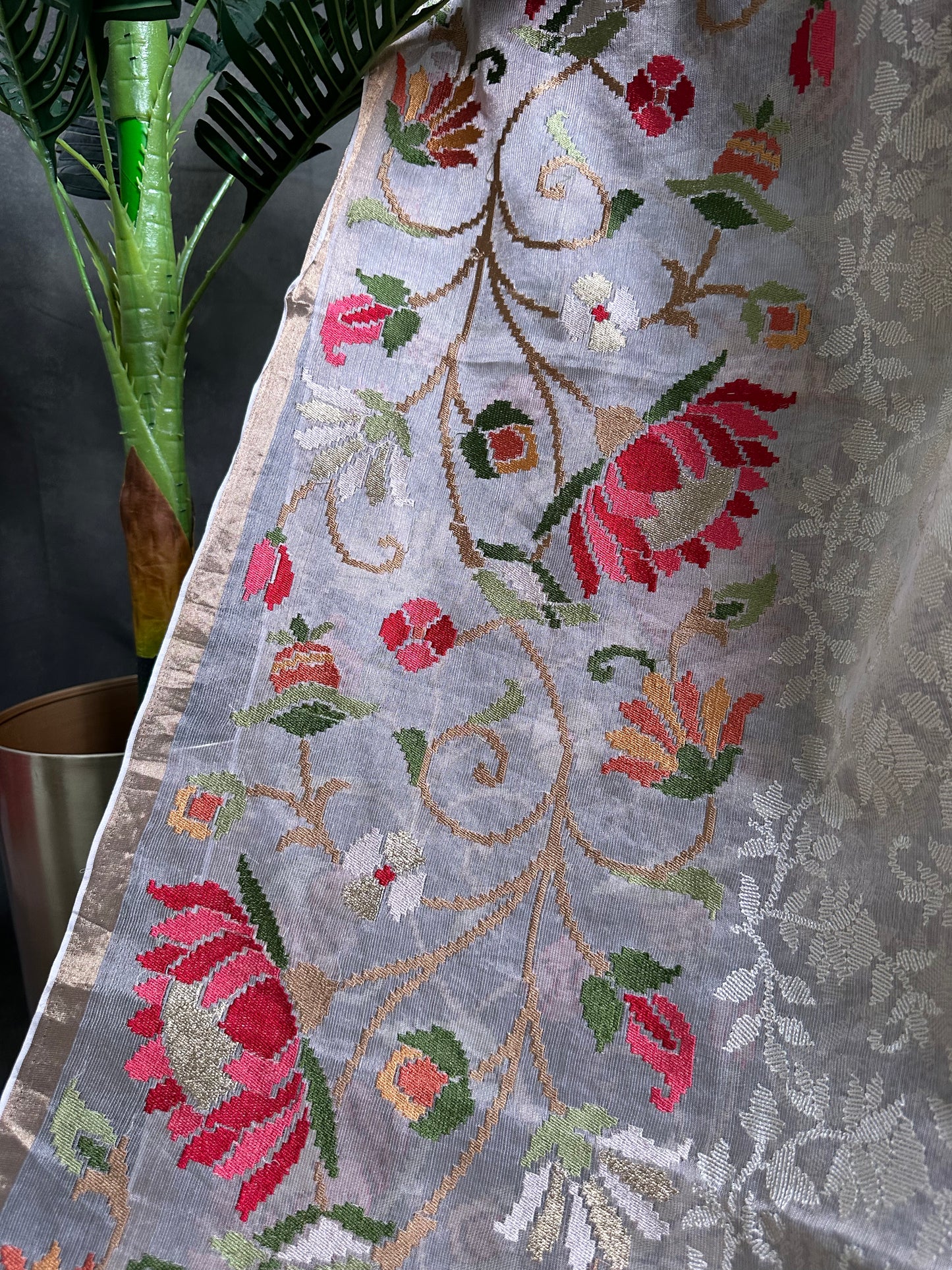 White Tissue Floral Skirt Border Embroidery Saree